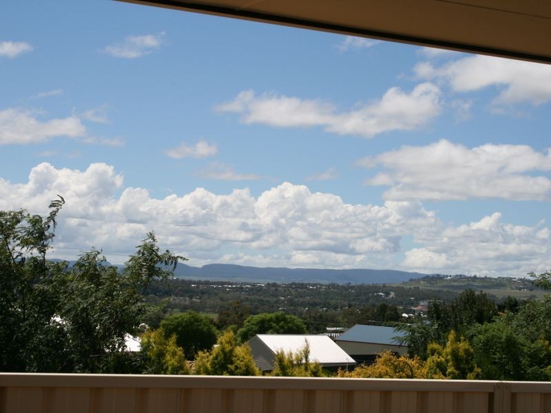 Unit 1 20 Lookout Place, Warwick QLD 4370