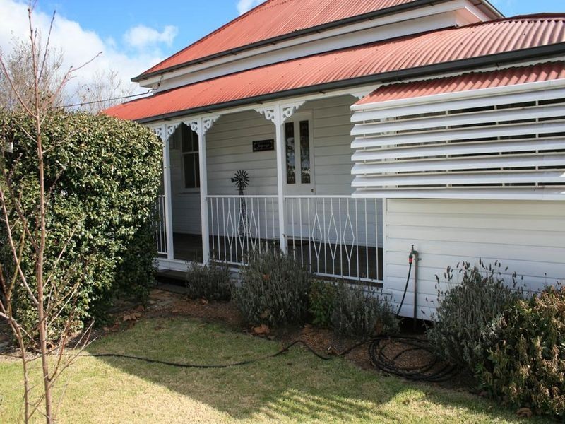 12 William Street, Allora QLD 4362