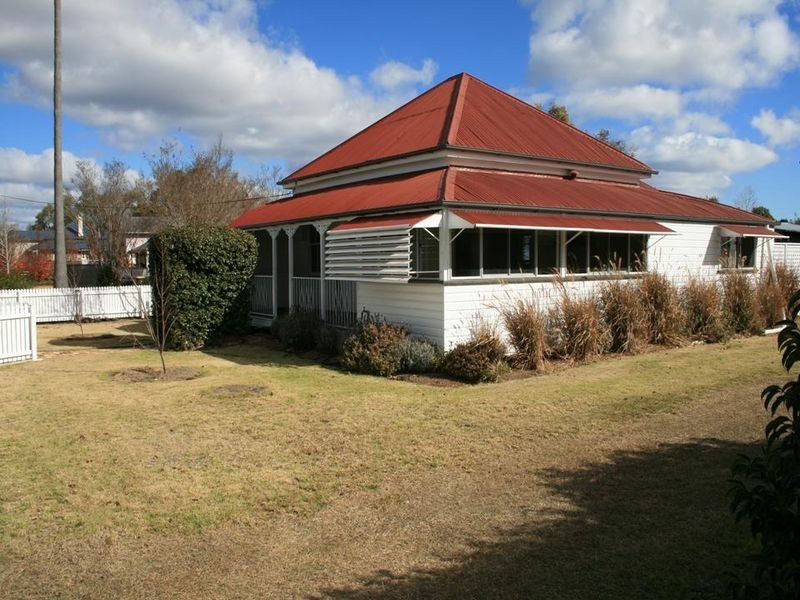 12 William Street, Allora QLD 4362