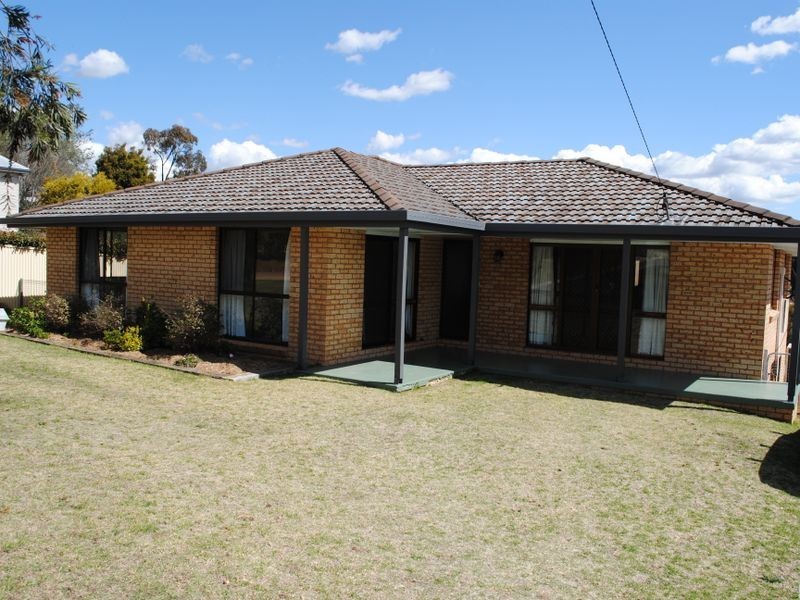 11 Schoch Street, Warwick QLD 4370