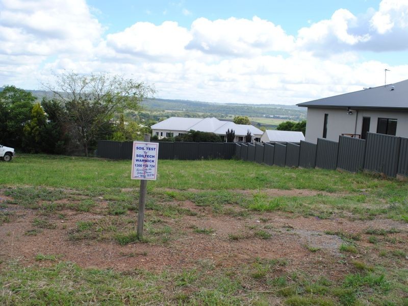 16 Lookout Place, Rosenthal Heights QLD 4370