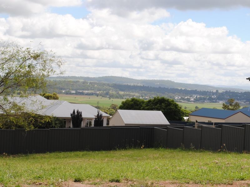 16 Lookout Place, Rosenthal Heights QLD 4370
