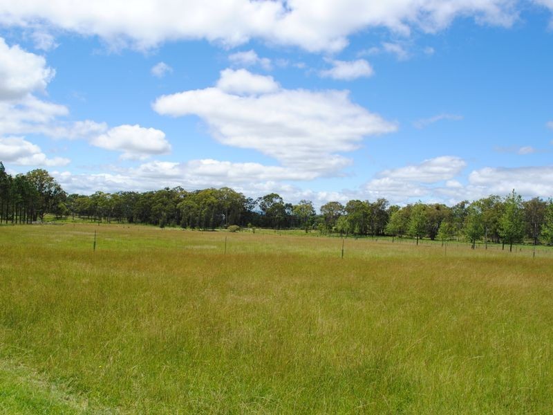 19 Sand Road, Cherry Gully QLD 4370