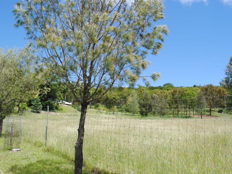 19 Sand Road, Cherry Gully QLD 4370