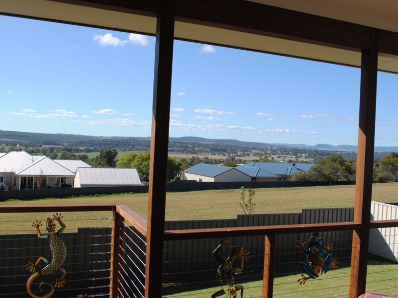 14 Lookout Place, Rosenthal Heights QLD 4370