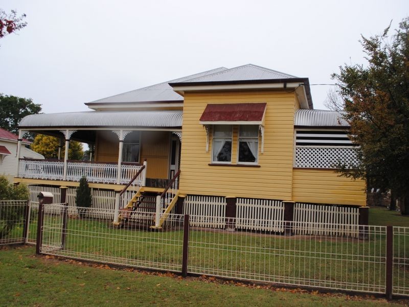 84 Pratten Street, Warwick QLD 4370