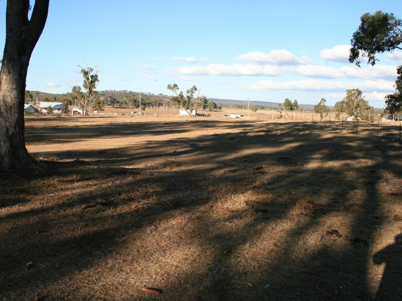 20 White Street, Pratten QLD 4370