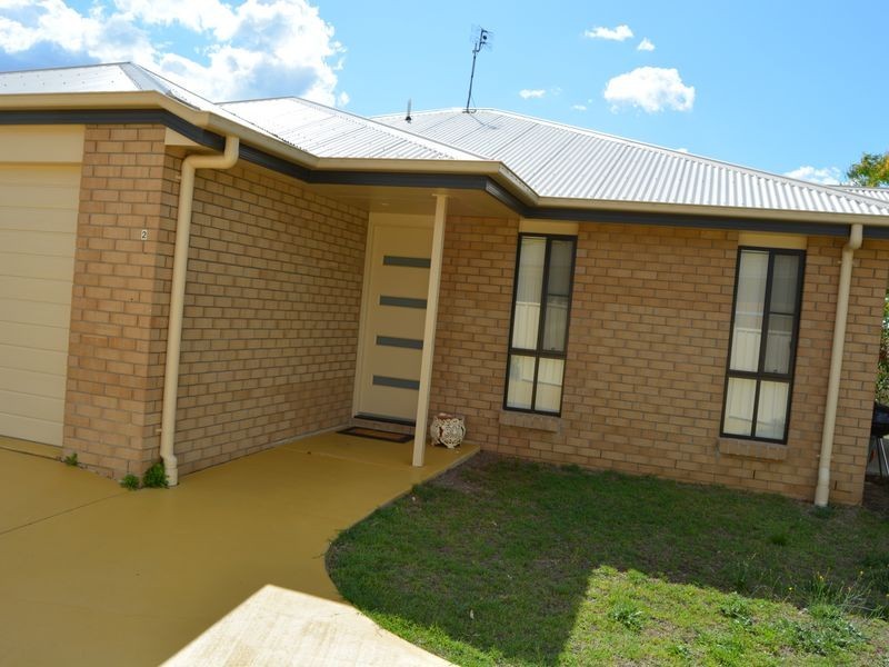 Unit 1 & 2/20 Lookout Place  Rosenthal Heights, Warwick QLD 4370