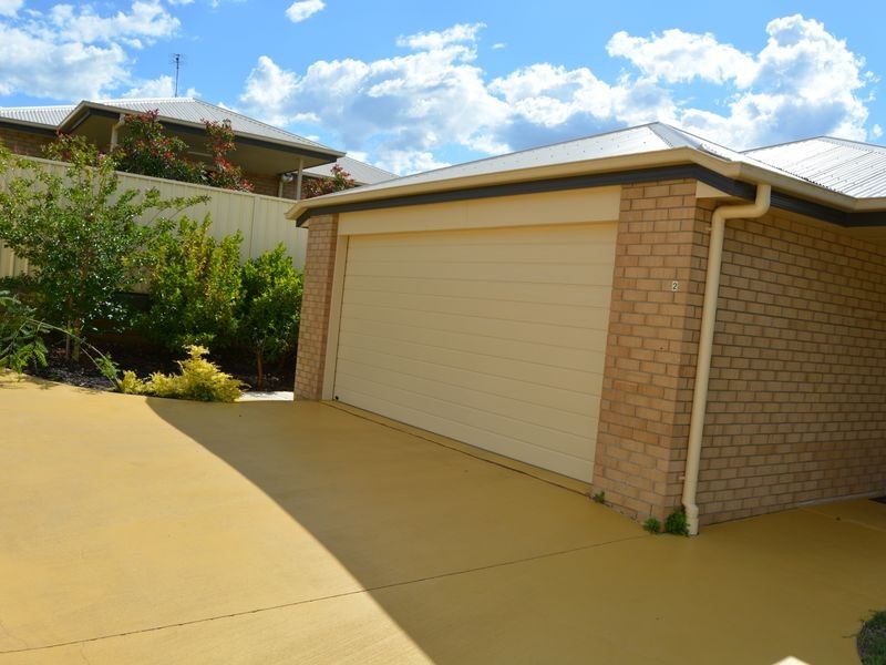 Unit 1 & 2/20 Lookout Place  Rosenthal Heights, Warwick QLD 4370