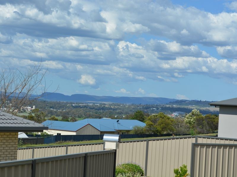 Unit 1 & 2/20 Lookout Place  Rosenthal Heights, Warwick QLD 4370