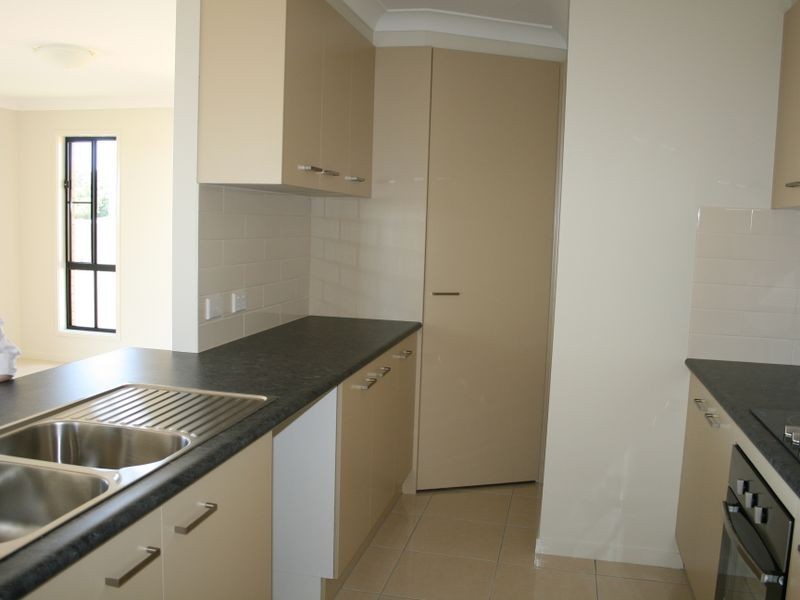 Unit 1 & 2/20 Lookout Place  Rosenthal Heights, Warwick QLD 4370