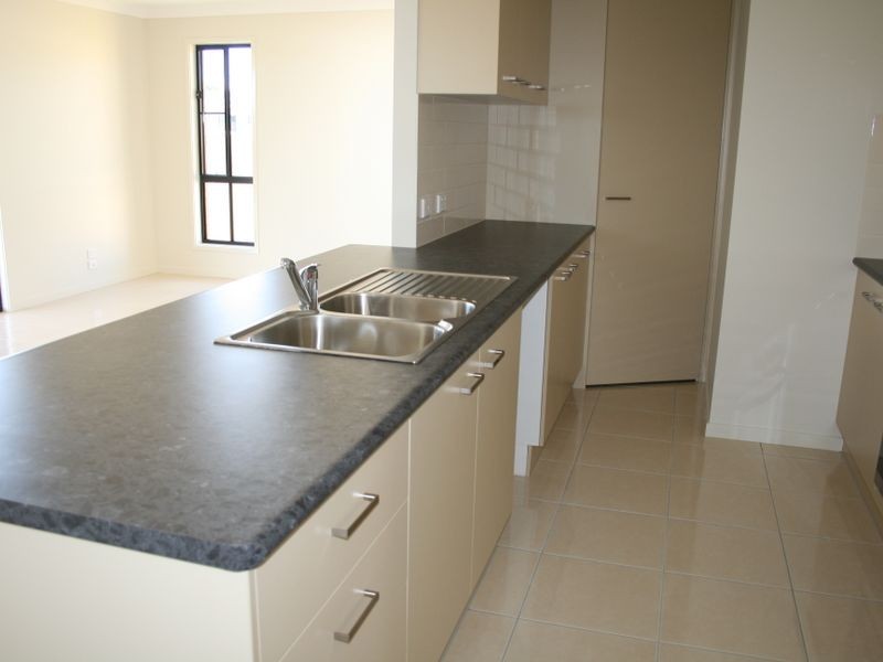 Unit 1 & 2/20 Lookout Place  Rosenthal Heights, Warwick QLD 4370