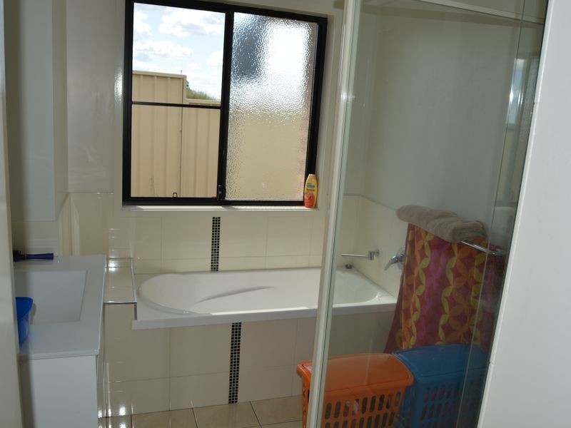 Unit 1 & 2/20 Lookout Place  Rosenthal Heights, Warwick QLD 4370
