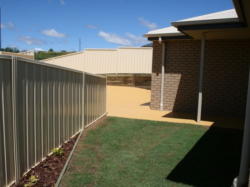 Unit 1 & 2/20 Lookout Place  Rosenthal Heights, Warwick QLD 4370
