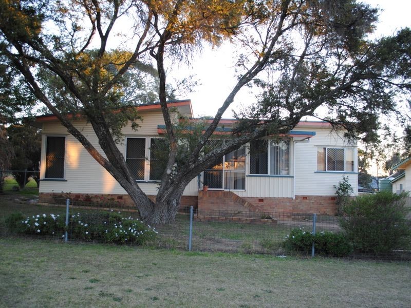 15 Clowes Crescent, Warwick QLD 4370