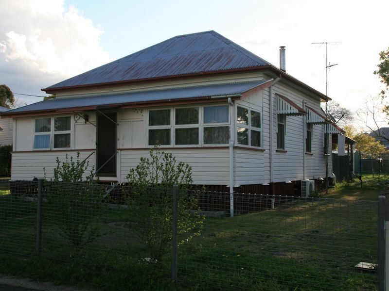 33 Acacia Avenue, Warwick QLD 4370