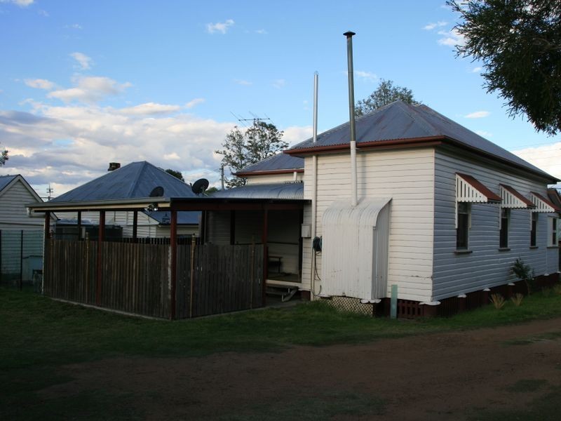 33 Acacia Avenue, Warwick QLD 4370