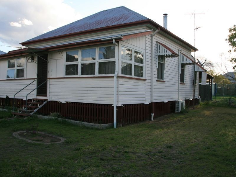 33 Acacia Avenue, Warwick QLD 4370