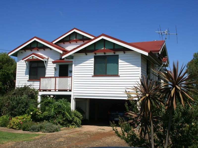 8 Gordon Street, Allora QLD 4362