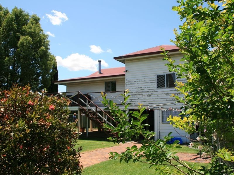 8 Gordon Street, Allora QLD 4362