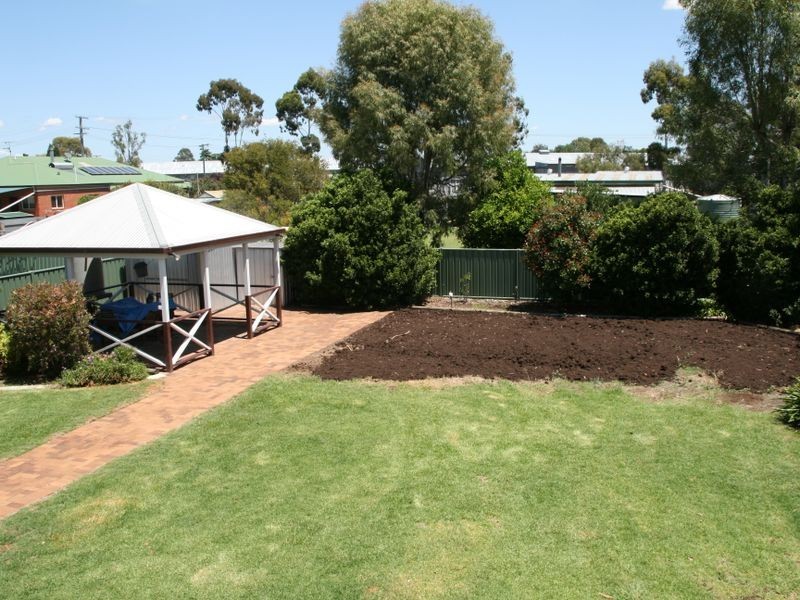 8 Gordon Street, Allora QLD 4362