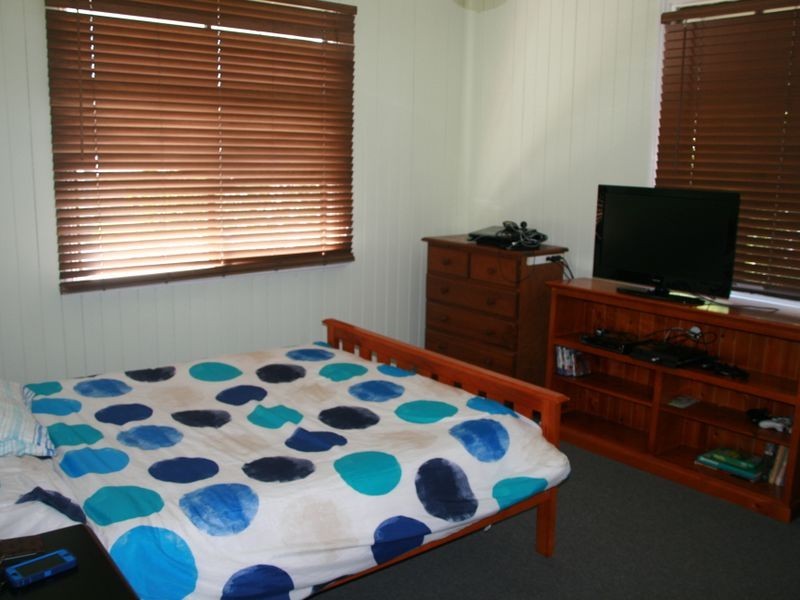 8 Gordon Street, Allora QLD 4362