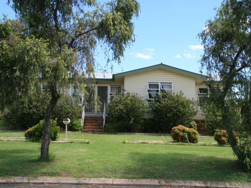 136 Locke Street, Warwick QLD 4370