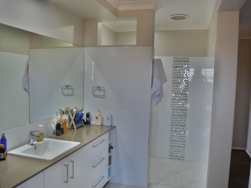 8 Condavale Drive, Warwick QLD 4370