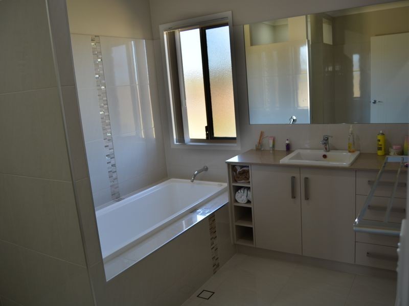 8 Condavale Drive, Warwick QLD 4370