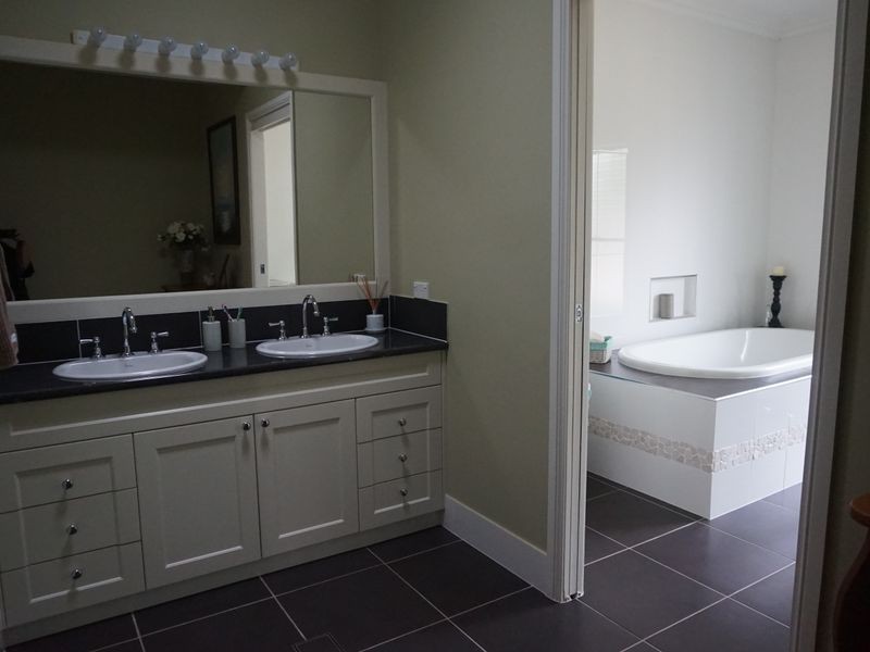 44 Melaleuca Crescent, Stanthorpe QLD 4380