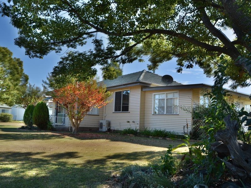 12 New England Highway, Allora QLD 4362