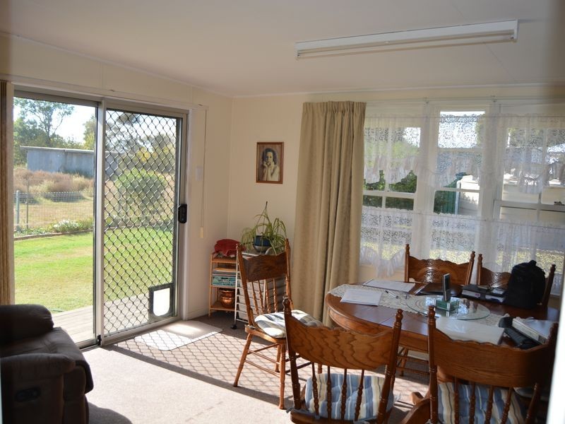 12 New England Highway, Allora QLD 4362