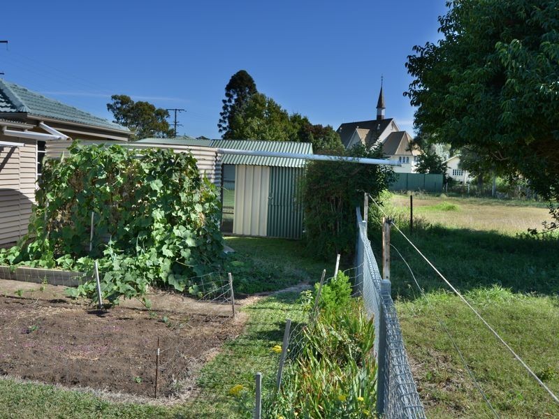 12 New England Highway, Allora QLD 4362