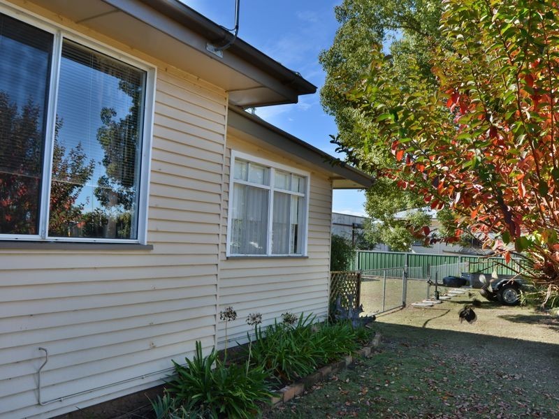 12 New England Highway, Allora QLD 4362