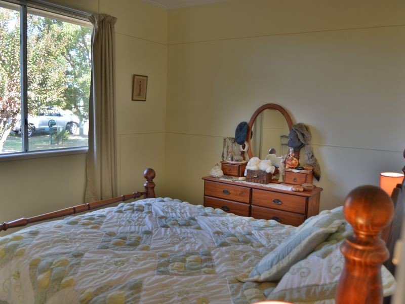 12 New England Highway, Allora QLD 4362