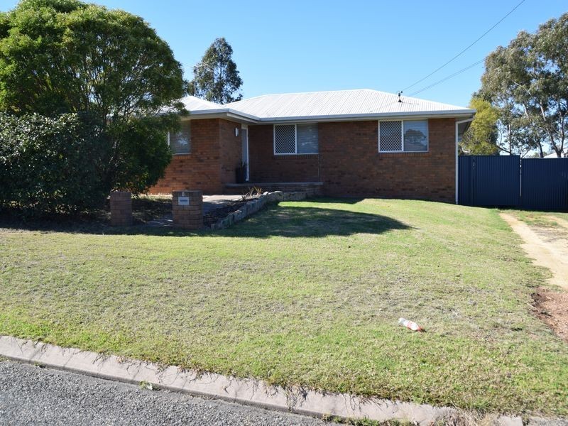 8 Furness Crescent, Warwick QLD 4370