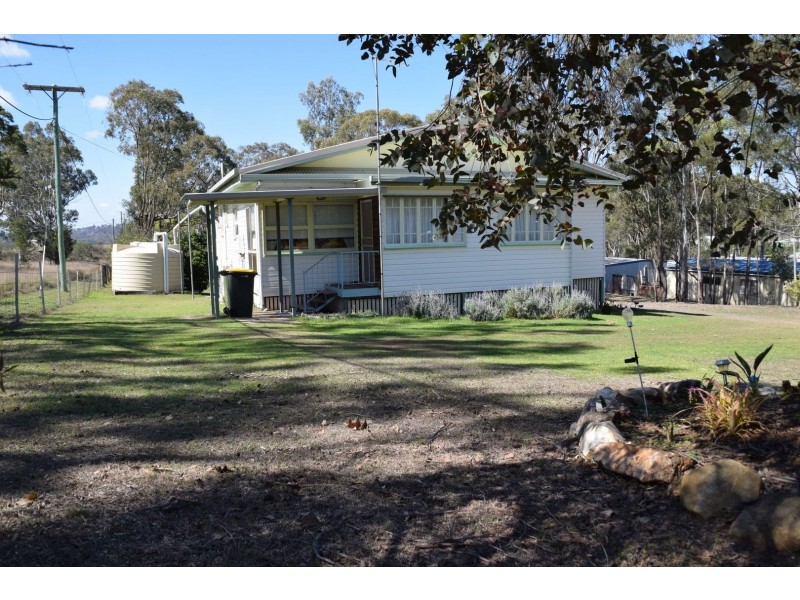 27 Lester Street, Pratten QLD 4370