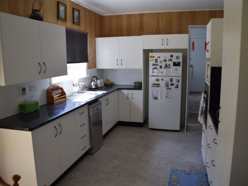 27 Lester Street, Pratten QLD 4370