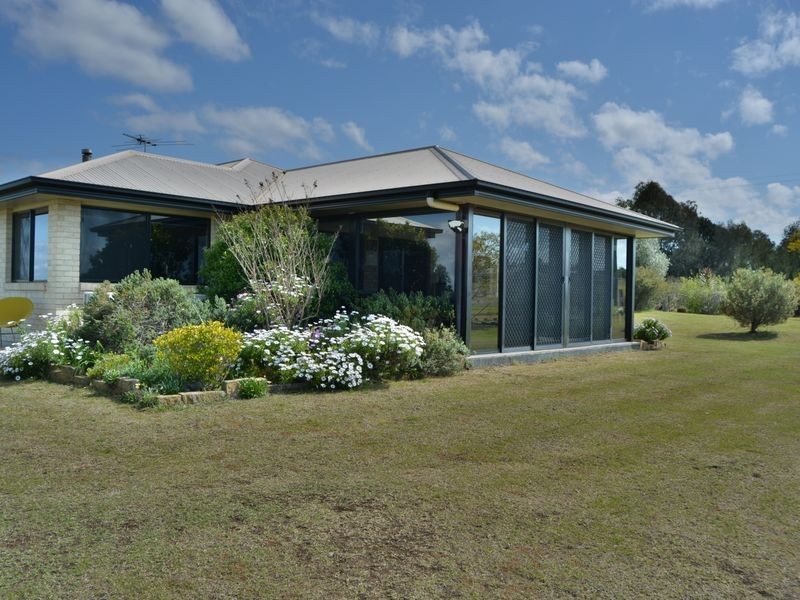 64 Smith Road, Mount Marshall QLD 4362