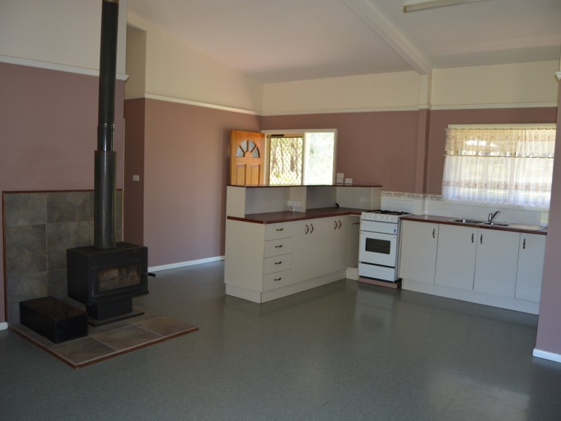 2369 Leyburn Cunningham Road, Pratten QLD 4370