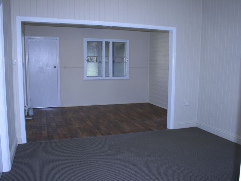 8 Pine Street, Warwick QLD 4370