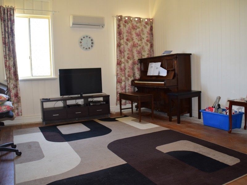 102 Wood Street, Warwick QLD 4370