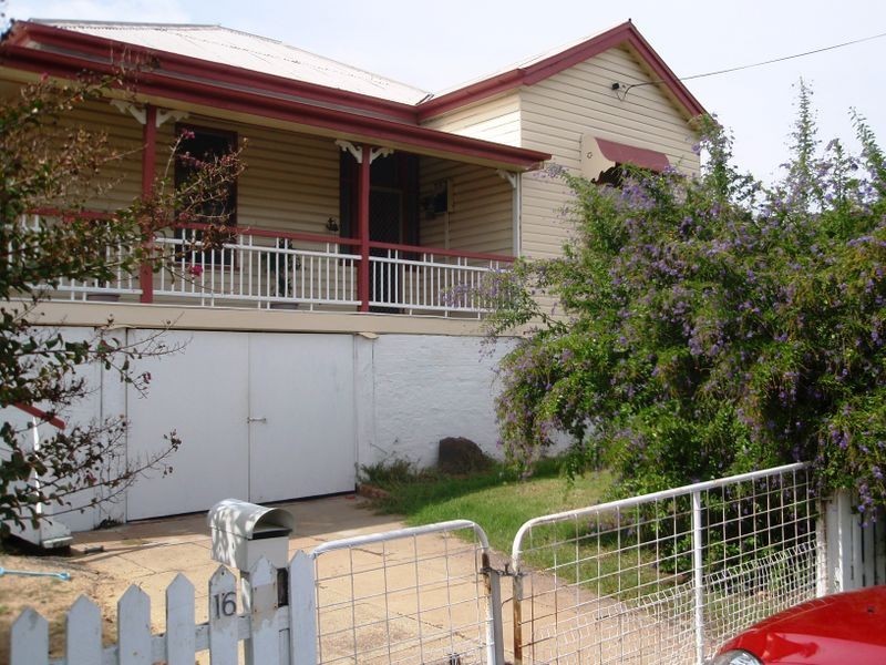 16 Wallace Street, Warwick QLD 4370