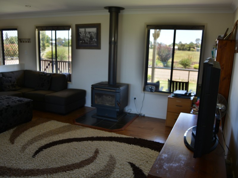 19 South Street, Allora QLD 4362