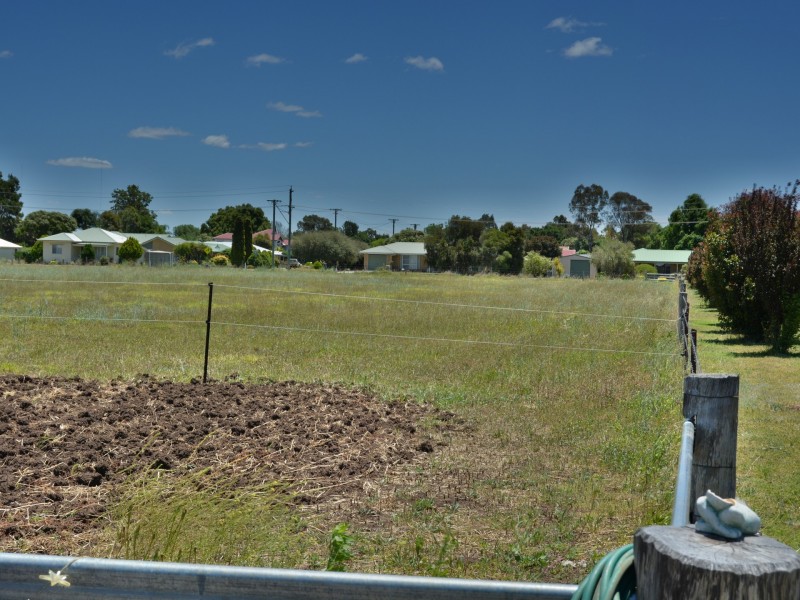 19 South Street, Allora QLD 4362