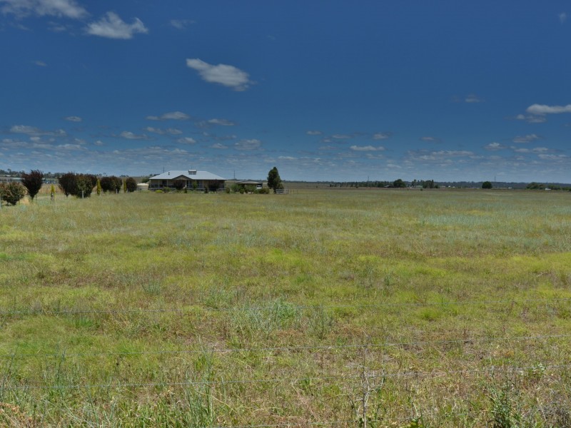 19 South Street, Allora QLD 4362