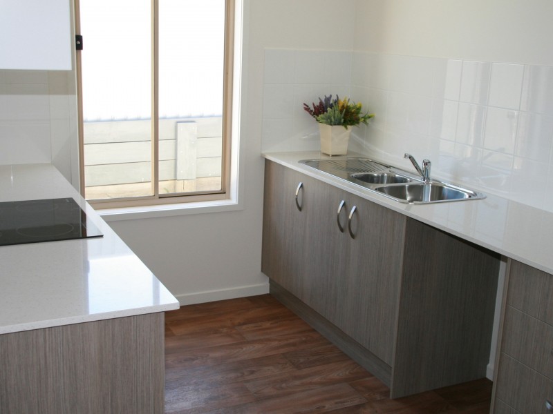 Unit 2/12 Floribunda Ave, Warwick QLD 4370