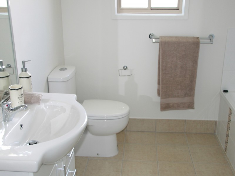 Unit 2/12 Floribunda Ave, Warwick QLD 4370