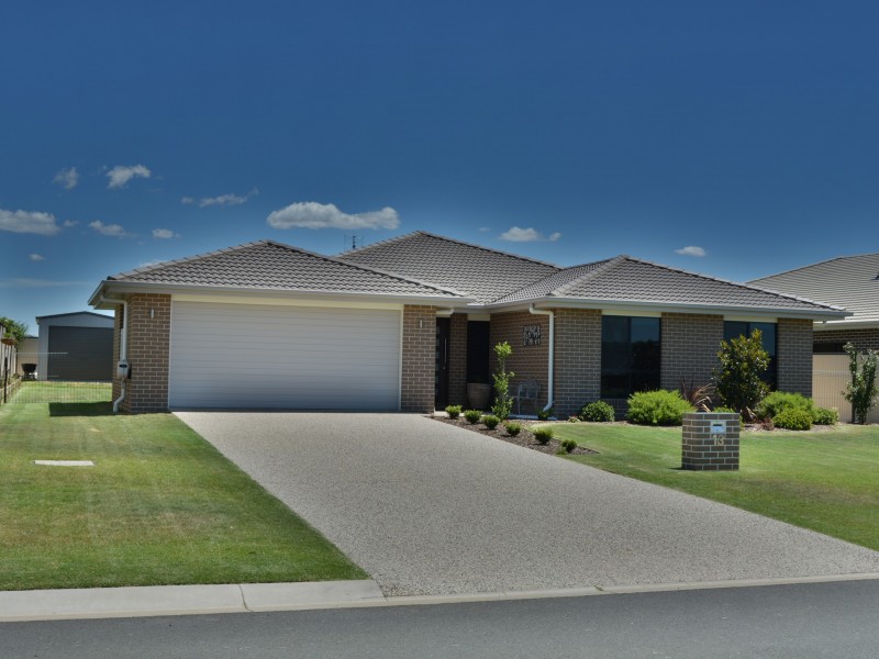 13 Lakeview Avenue, Warwick QLD 4370