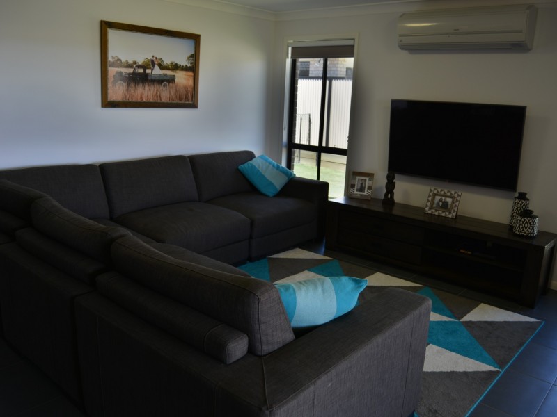 13 Lakeview Avenue, Warwick QLD 4370